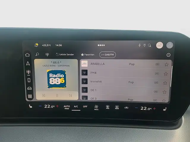 Audi Q3 view 23