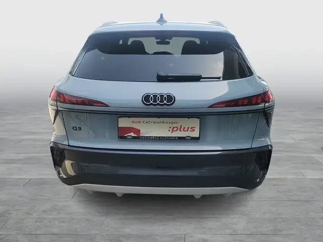 Audi Q3 view 5