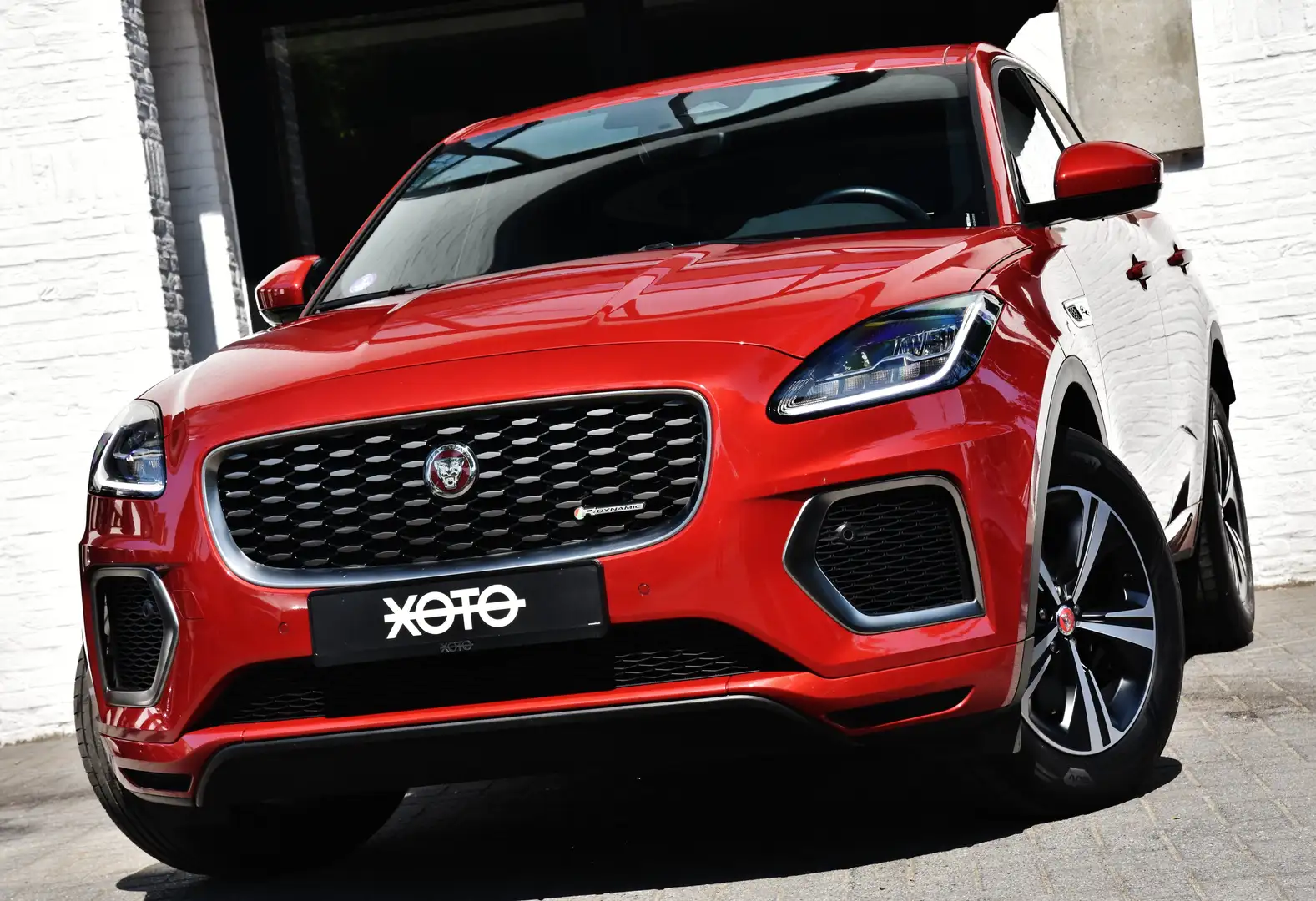 Jaguar E-Pace 2.0 T MHEV AWD P200 R-Dynamic S *NP:€59.477,-* Rouge - 1