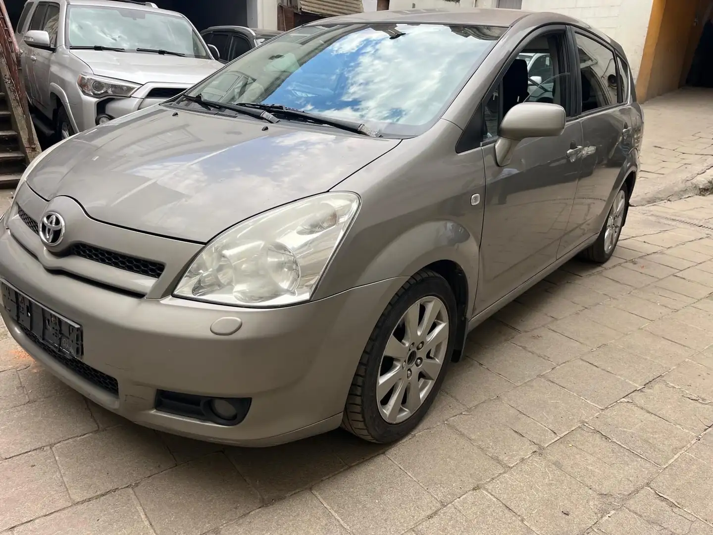 Toyota Corolla Verso 1.8 linea sol Kahverengi - 1