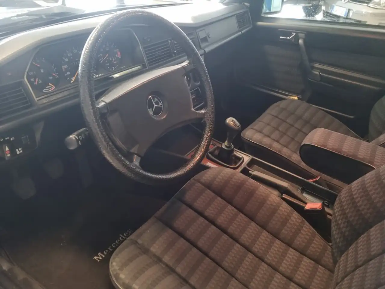 Mercedes-Benz 190 2.0 E, foto 12