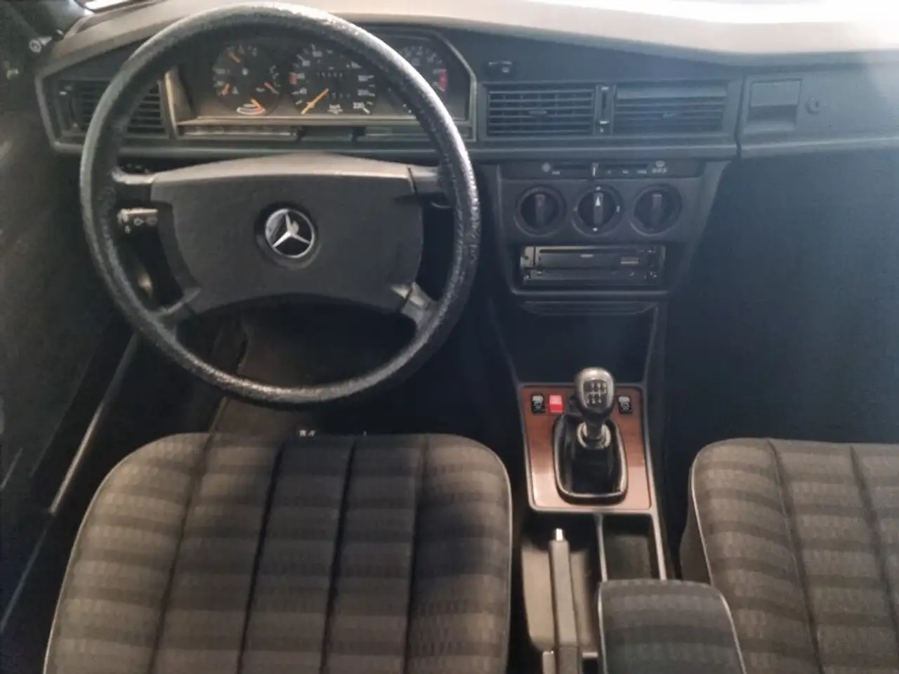 Mercedes-Benz 190 2.0 E, foto 11