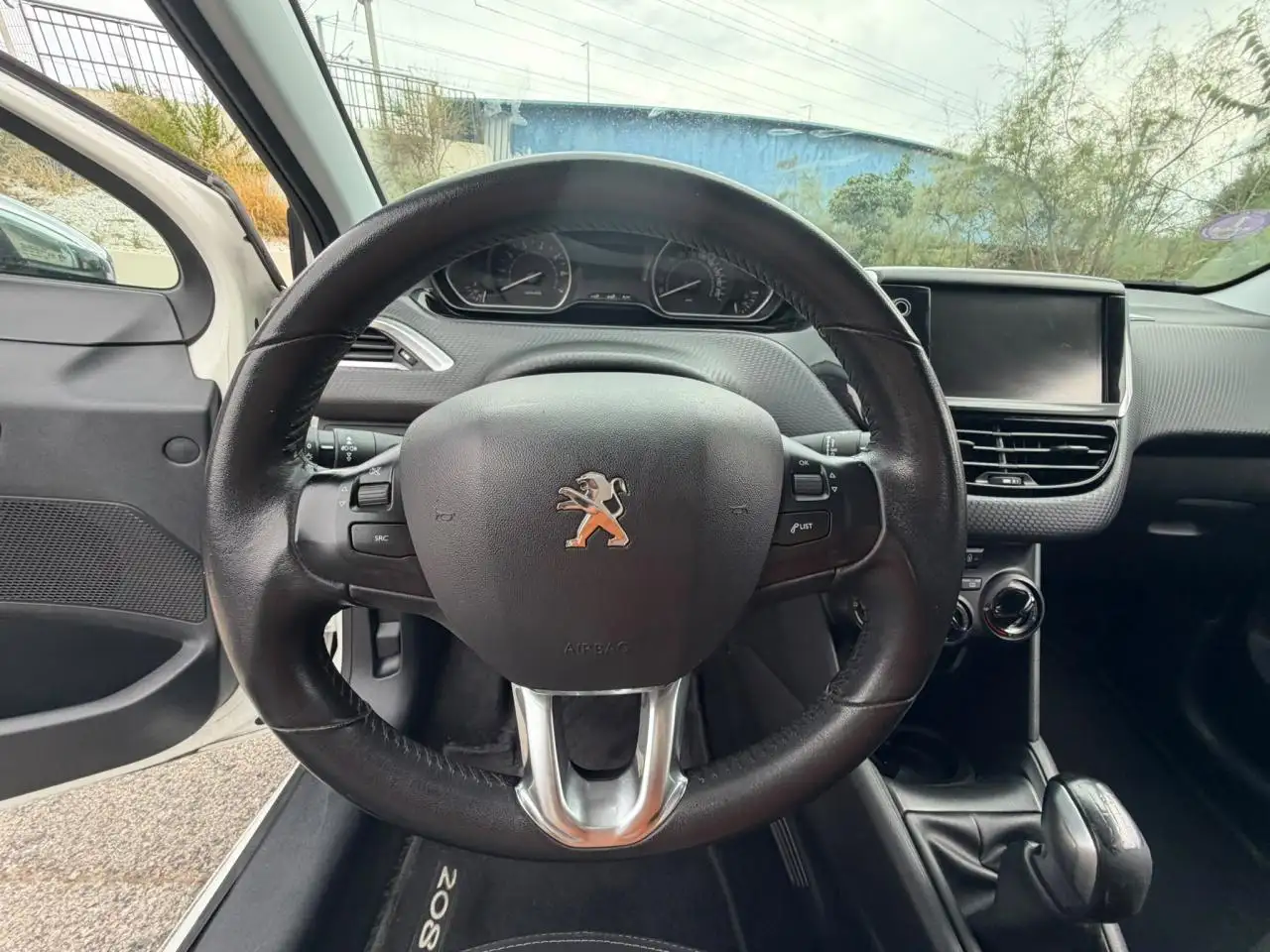 Peugeot 208 208 — photo 22