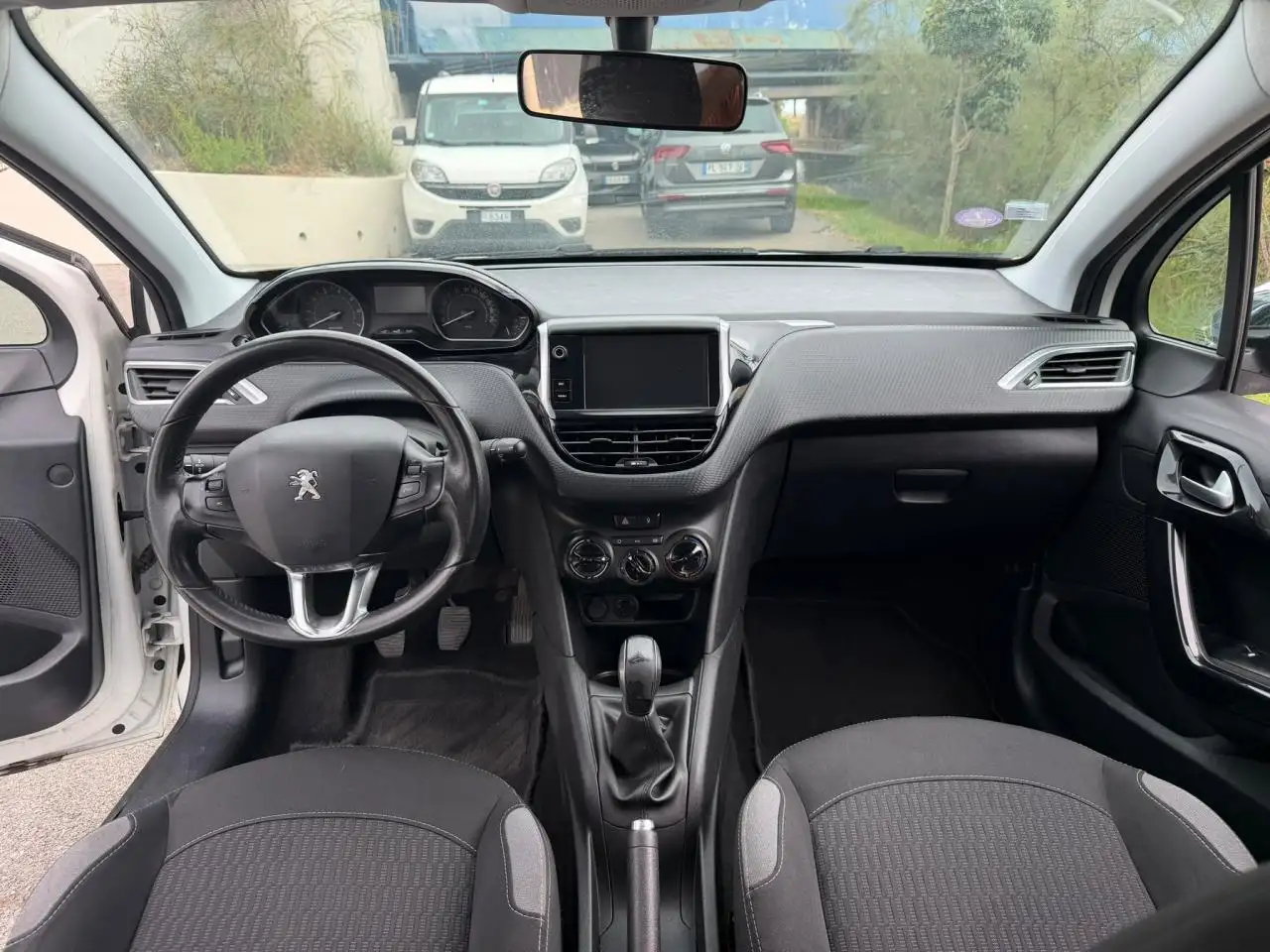 Peugeot 208 208 — photo 11
