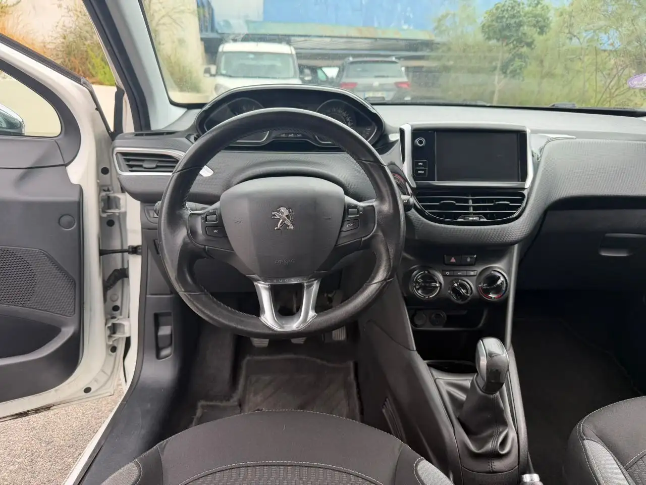 Peugeot 208 208 — photo 10