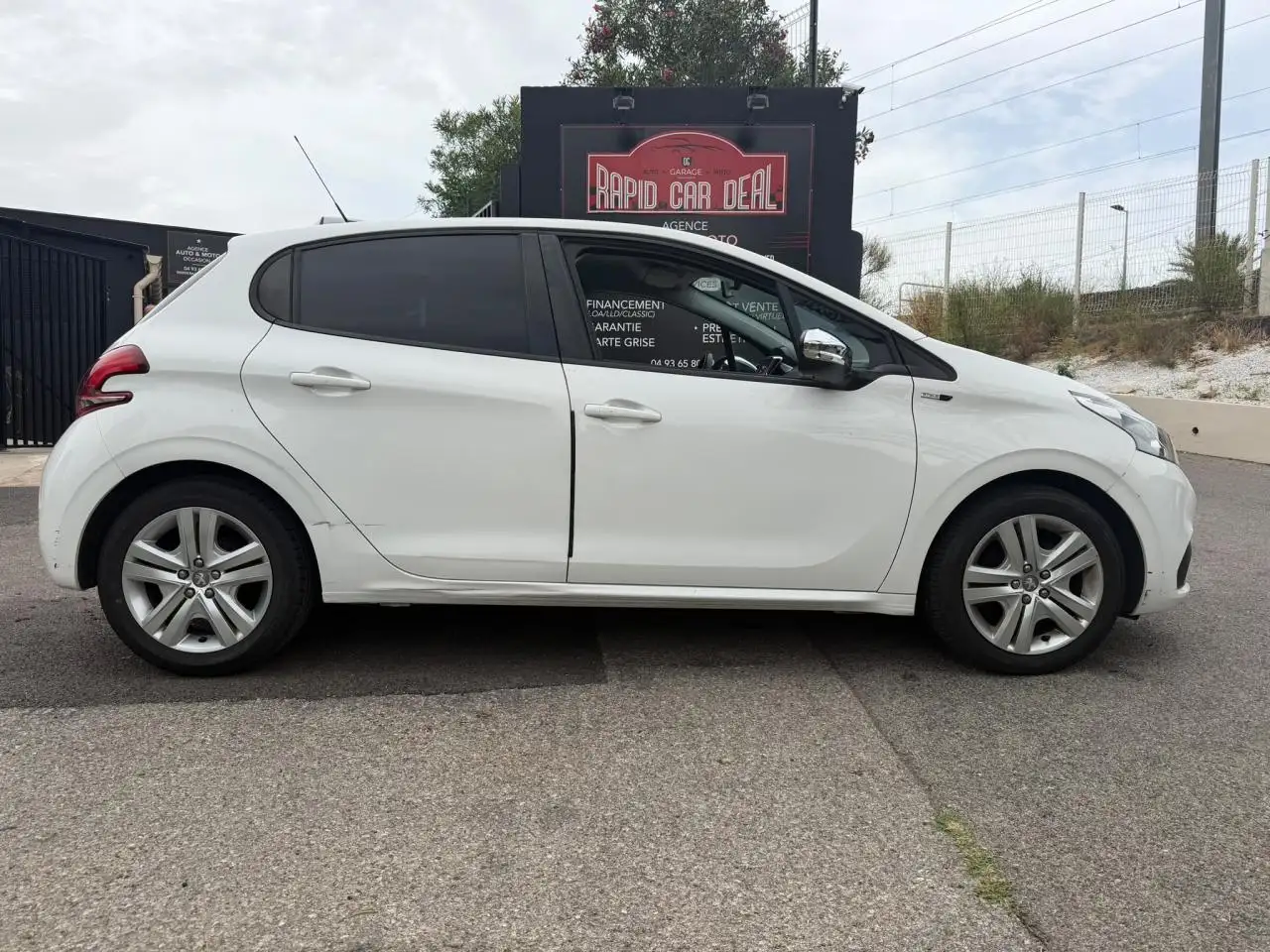 Peugeot 208 208 — photo 3