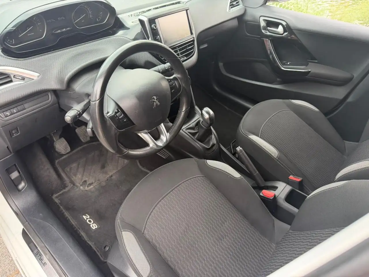 Peugeot 208 208 — photo 13