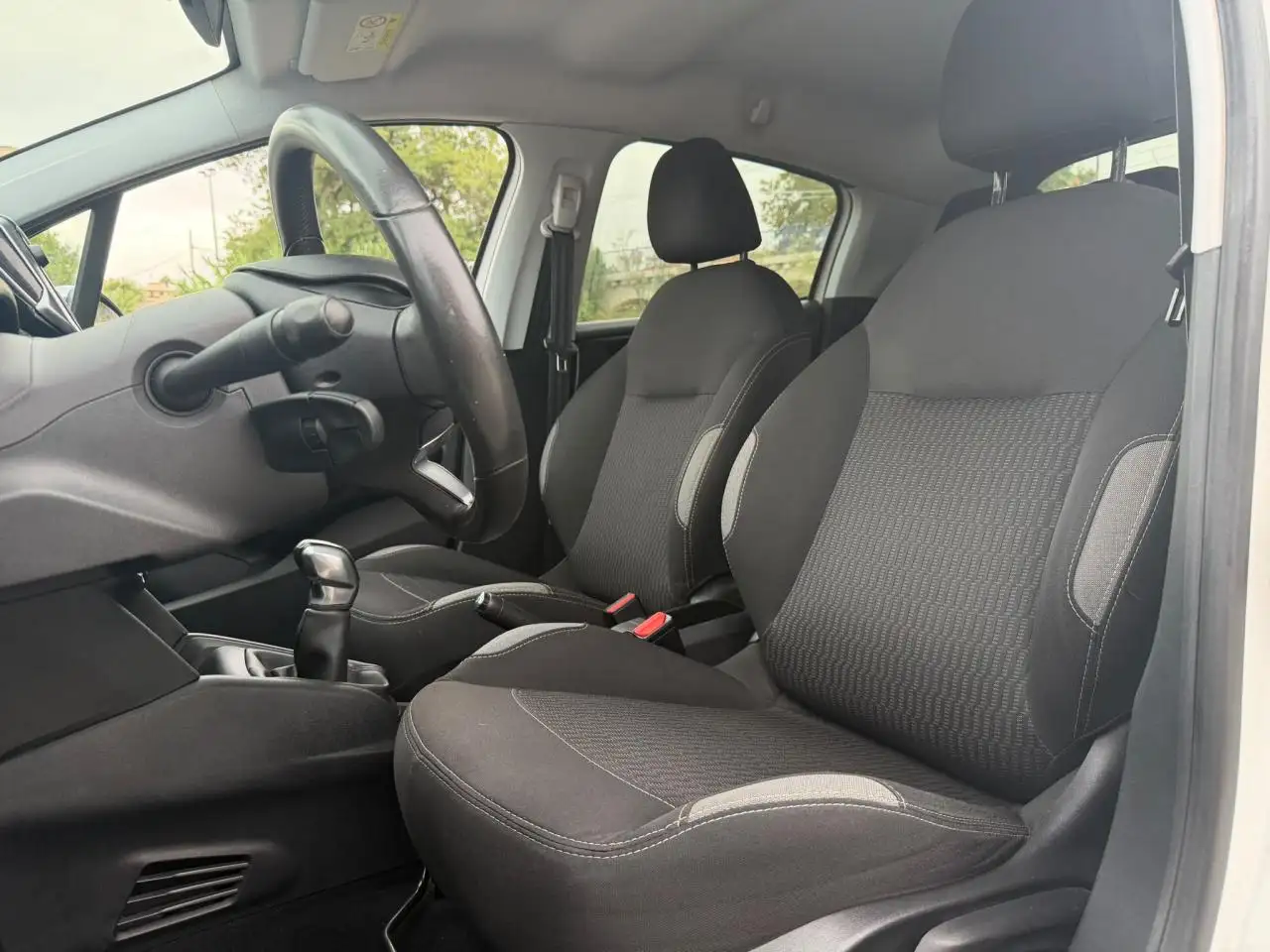 Peugeot 208 208 — photo 12
