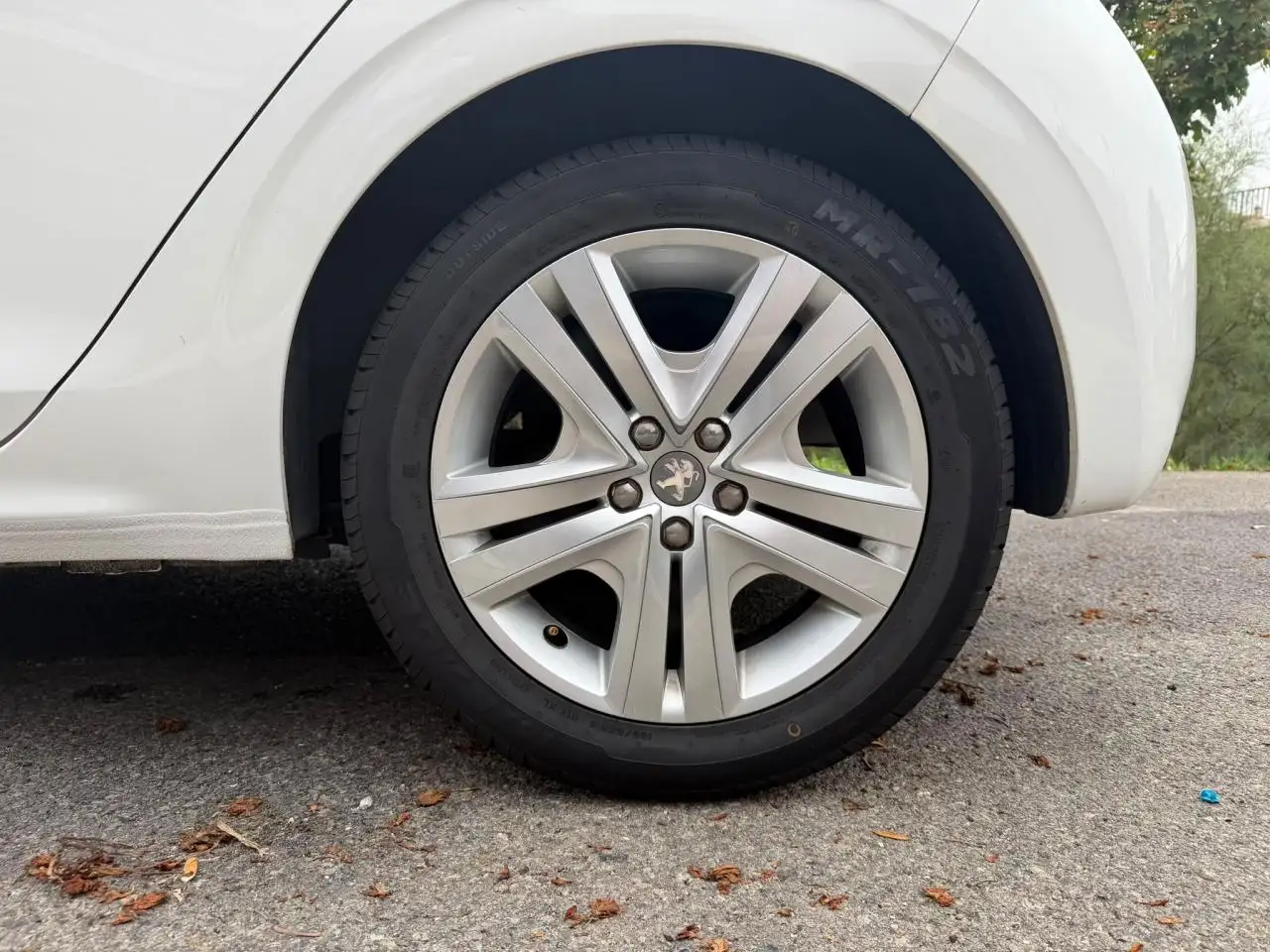 Peugeot 208 208 — photo 28