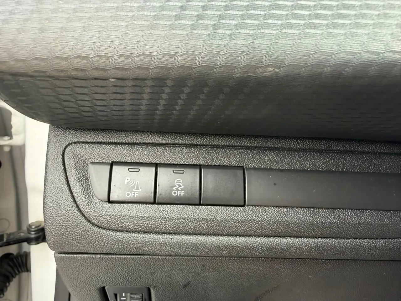 Peugeot 208 208 — photo 25