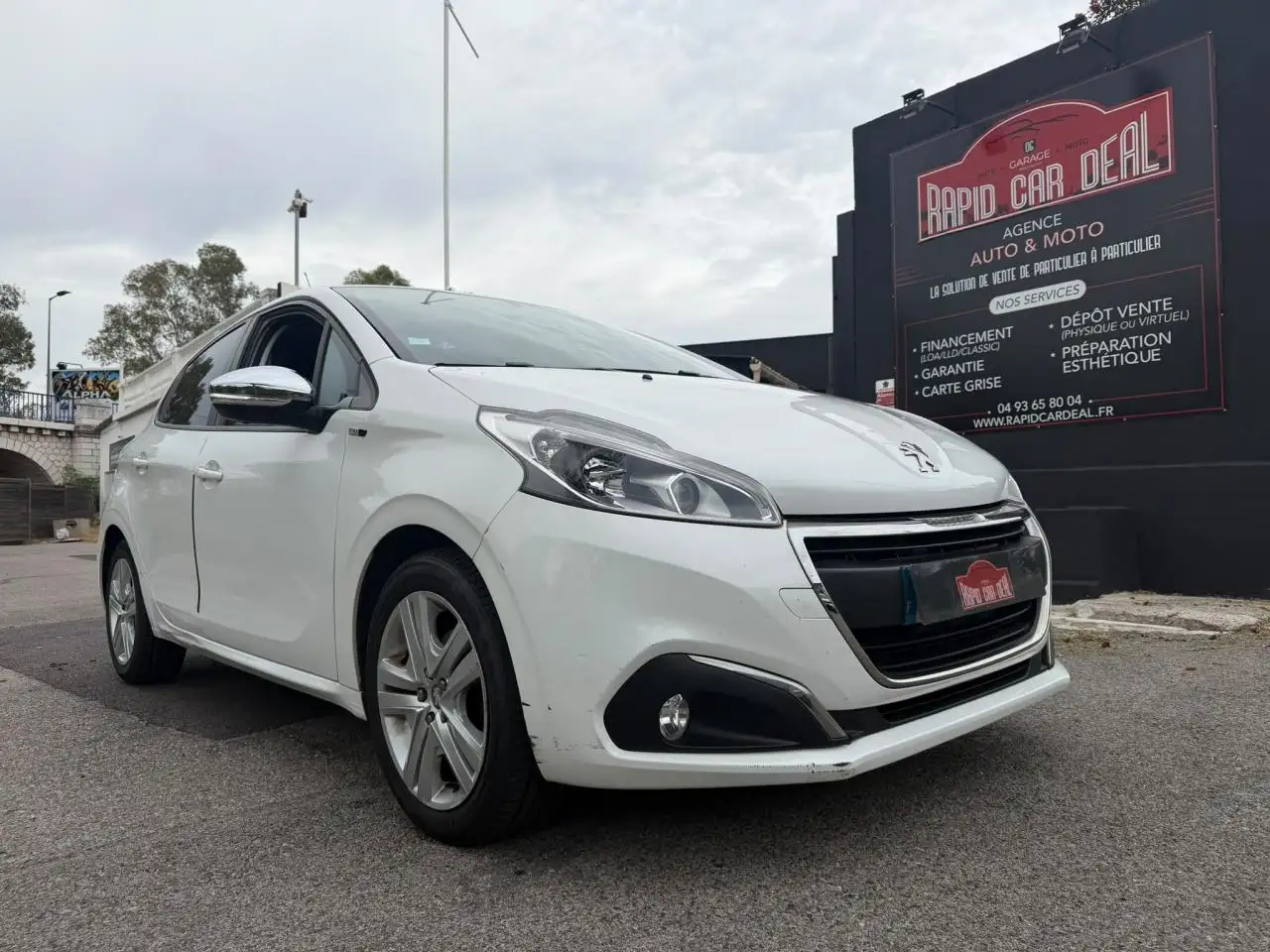 Peugeot 208 208