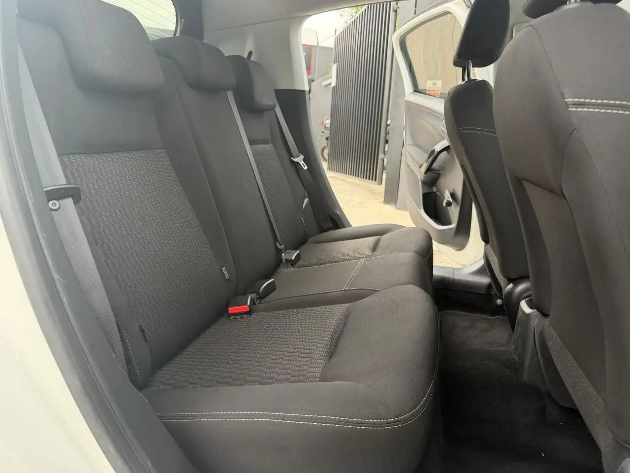 Peugeot 208 208 — photo 17