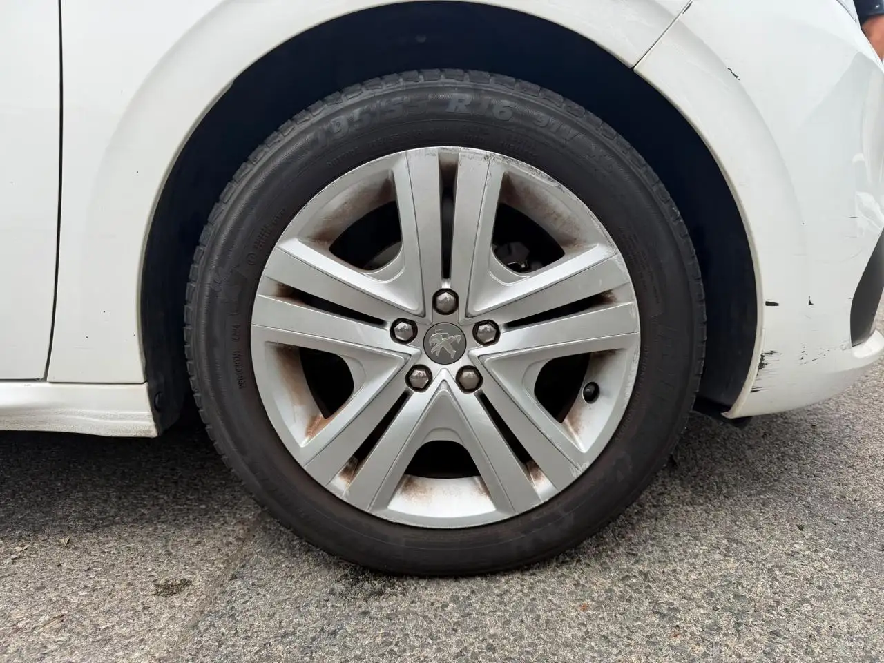 Peugeot 208 208 — photo 31