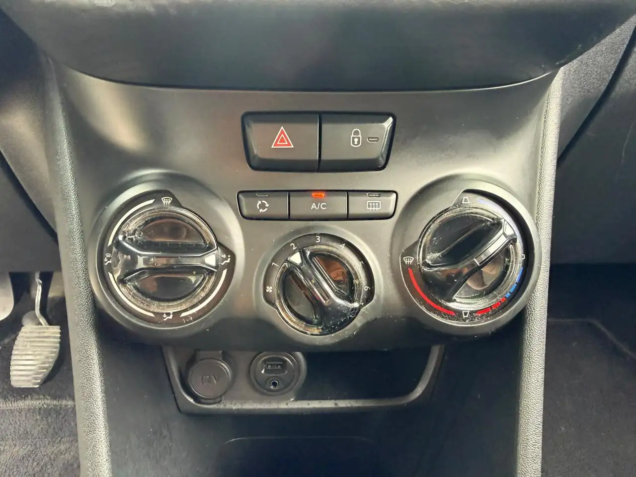Peugeot 208 208 — photo 19