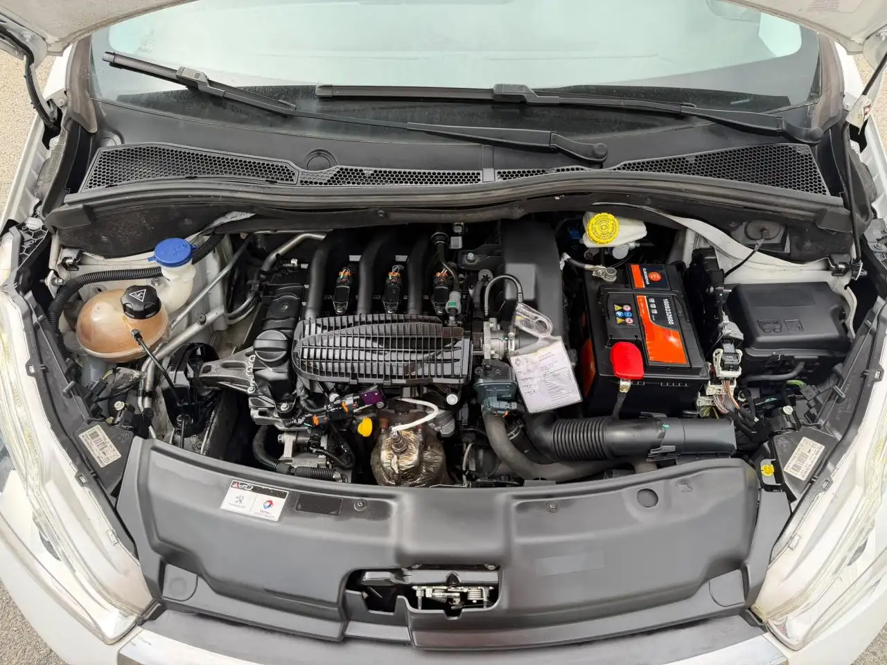 Peugeot 208 208 — photo 27