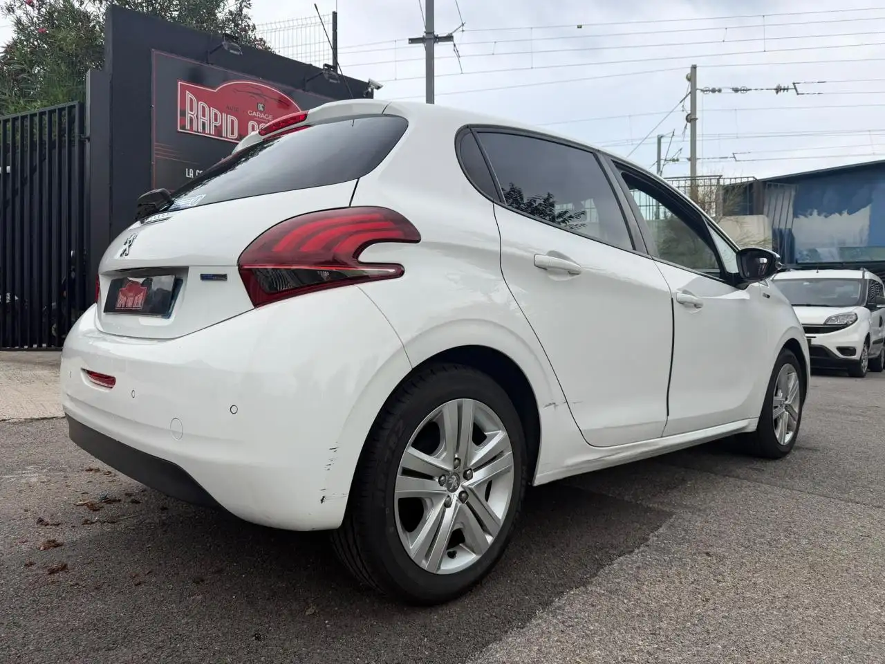 Peugeot 208 208 — photo 4