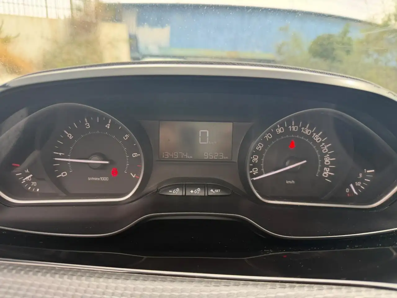 Peugeot 208 208 — photo 23