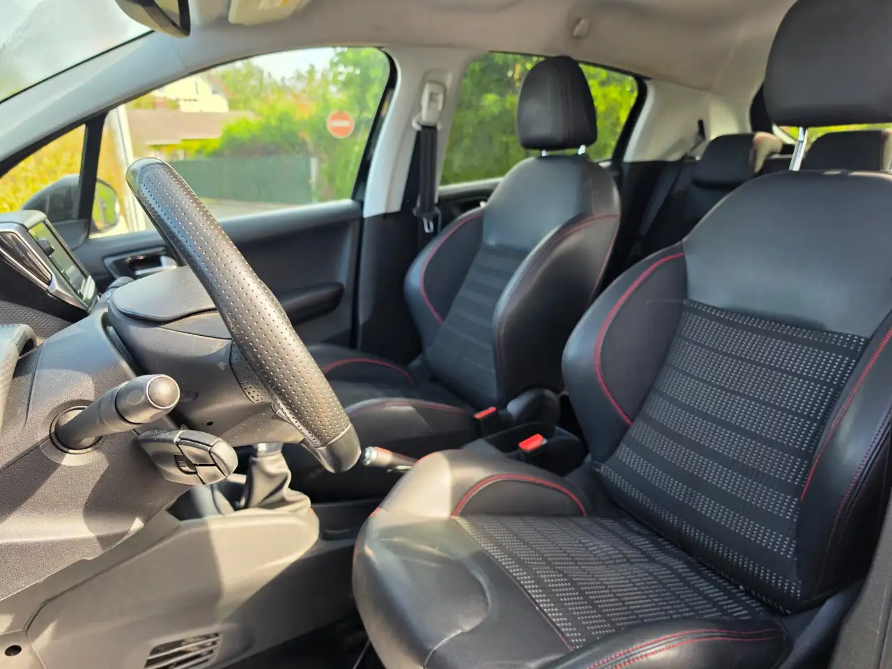 Peugeot 208 208 — photo 10