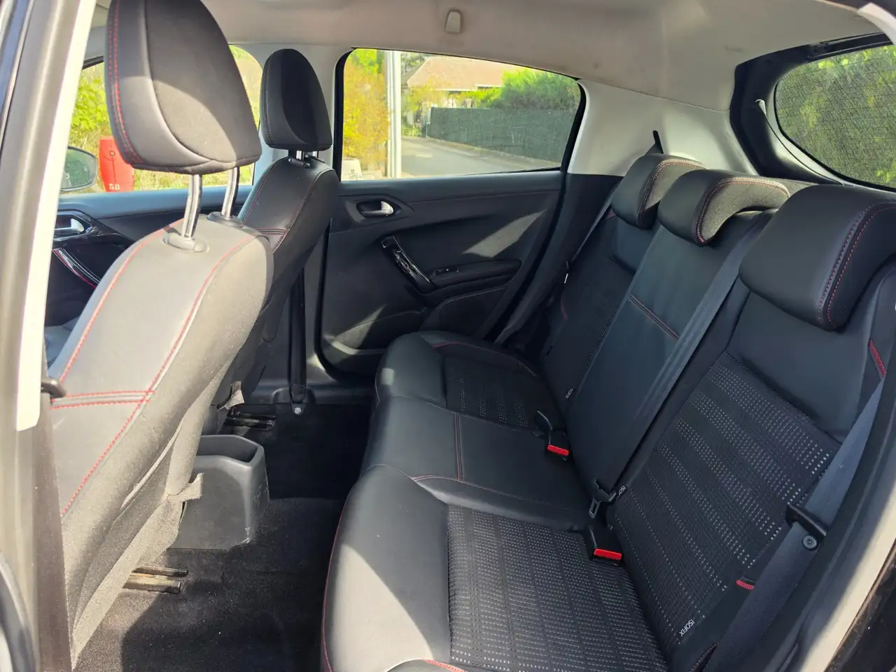 Peugeot 208 208 — photo 12