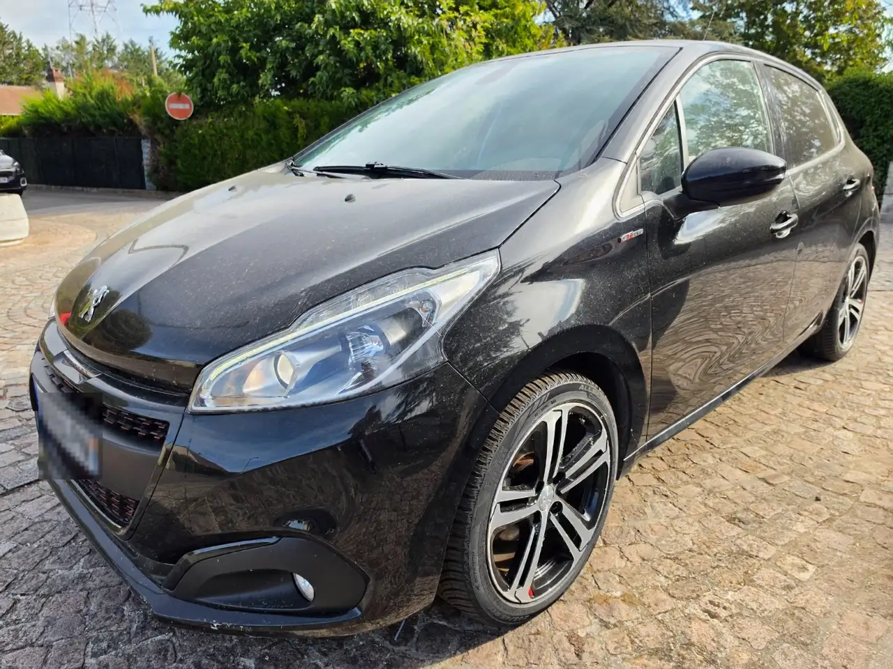 Peugeot 208 208