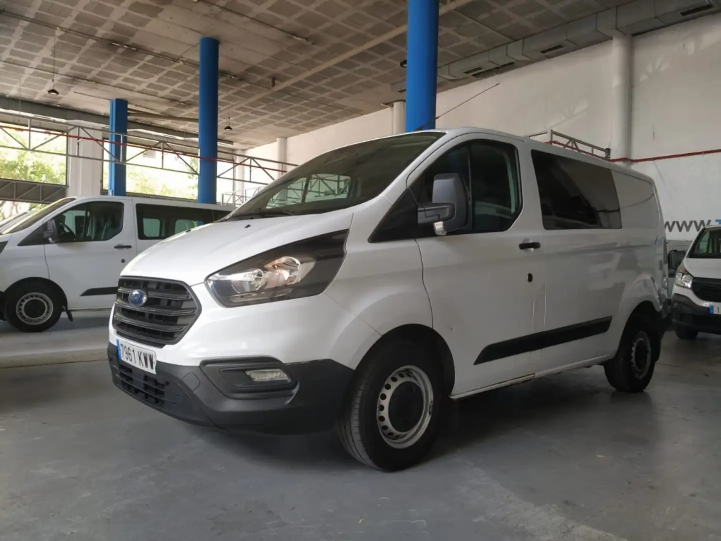 Ford Transit Custom FT 300 L2 Van DCb. Ambiente 105 - 2