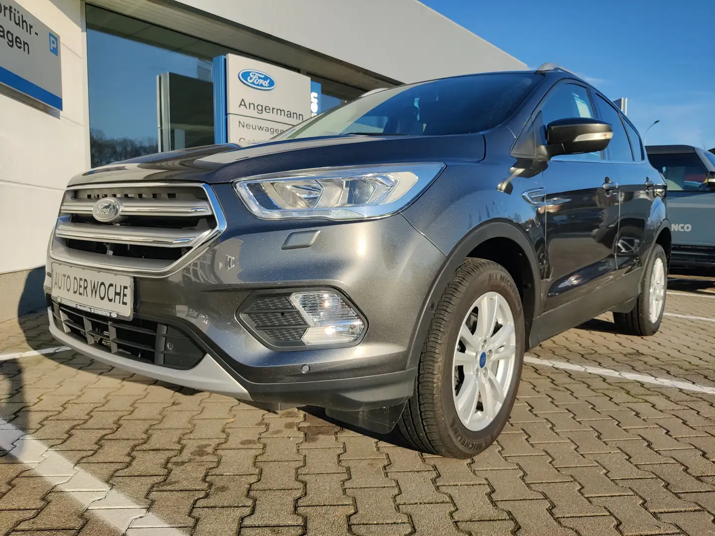Ford Kuga Titanium Grau - 1