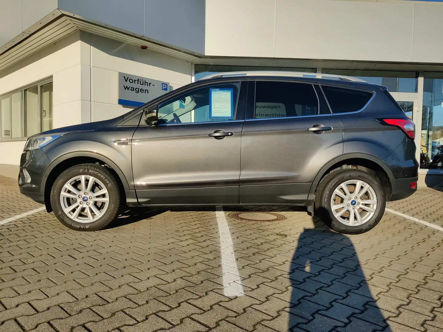 Ford Kuga Titanium Grau - 2