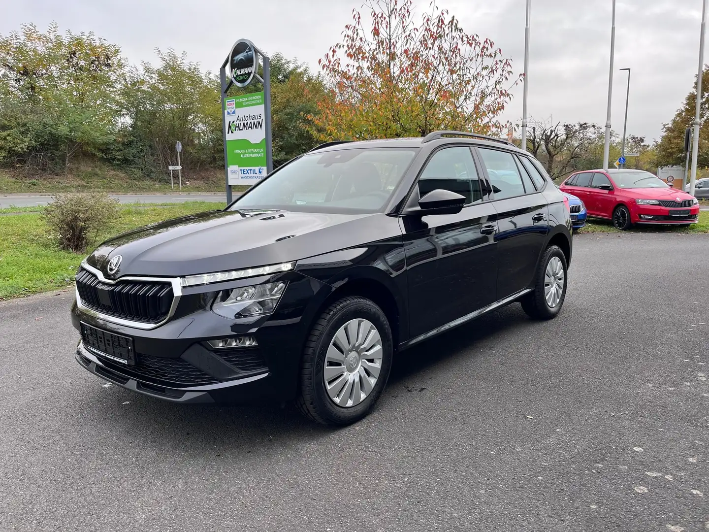 Skoda Kamiq Essence Schwarz - 1