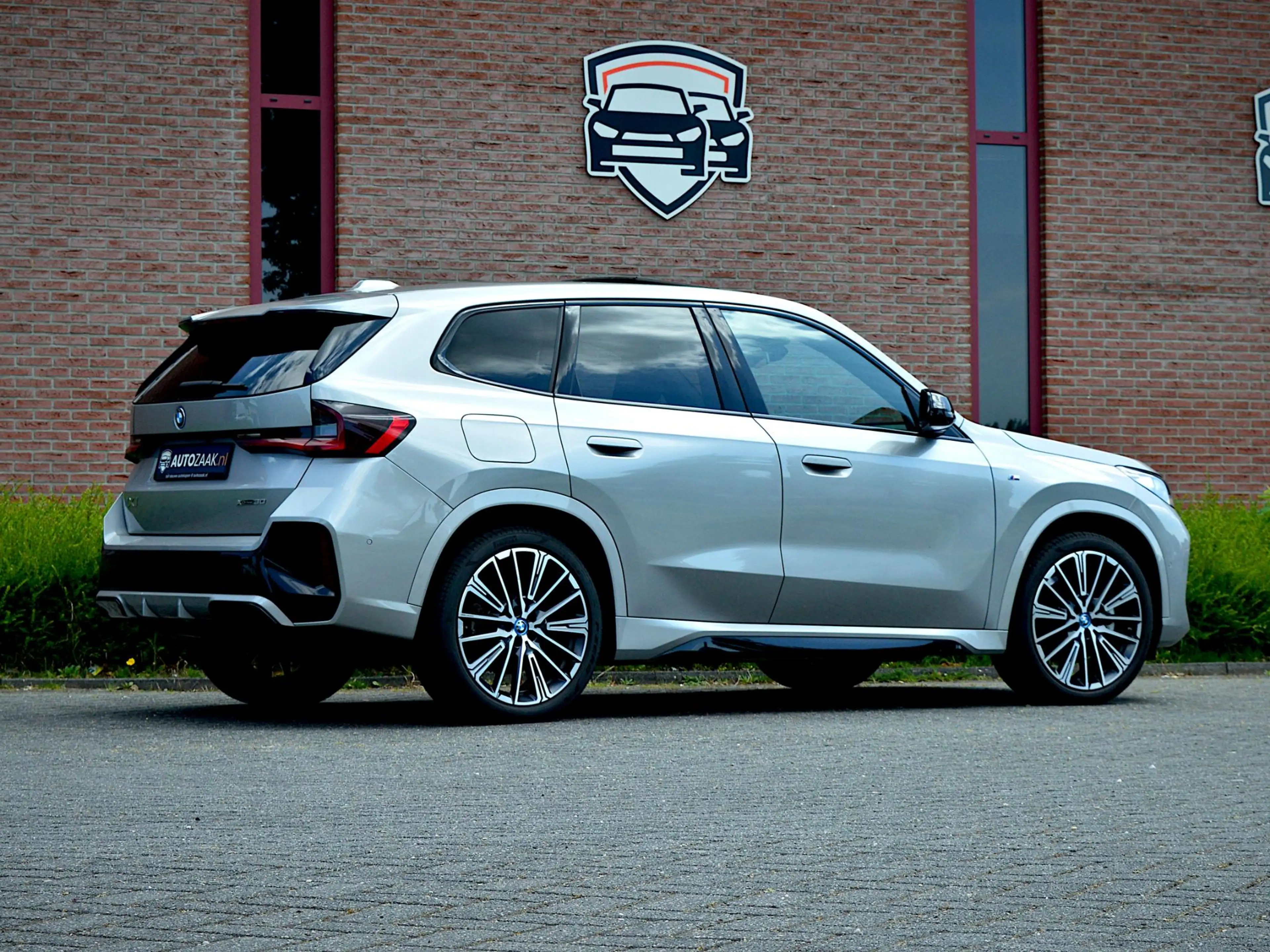 BMW iX1 xDrive30 M Sport | Innovation Pack | SOH 98% — photo 6