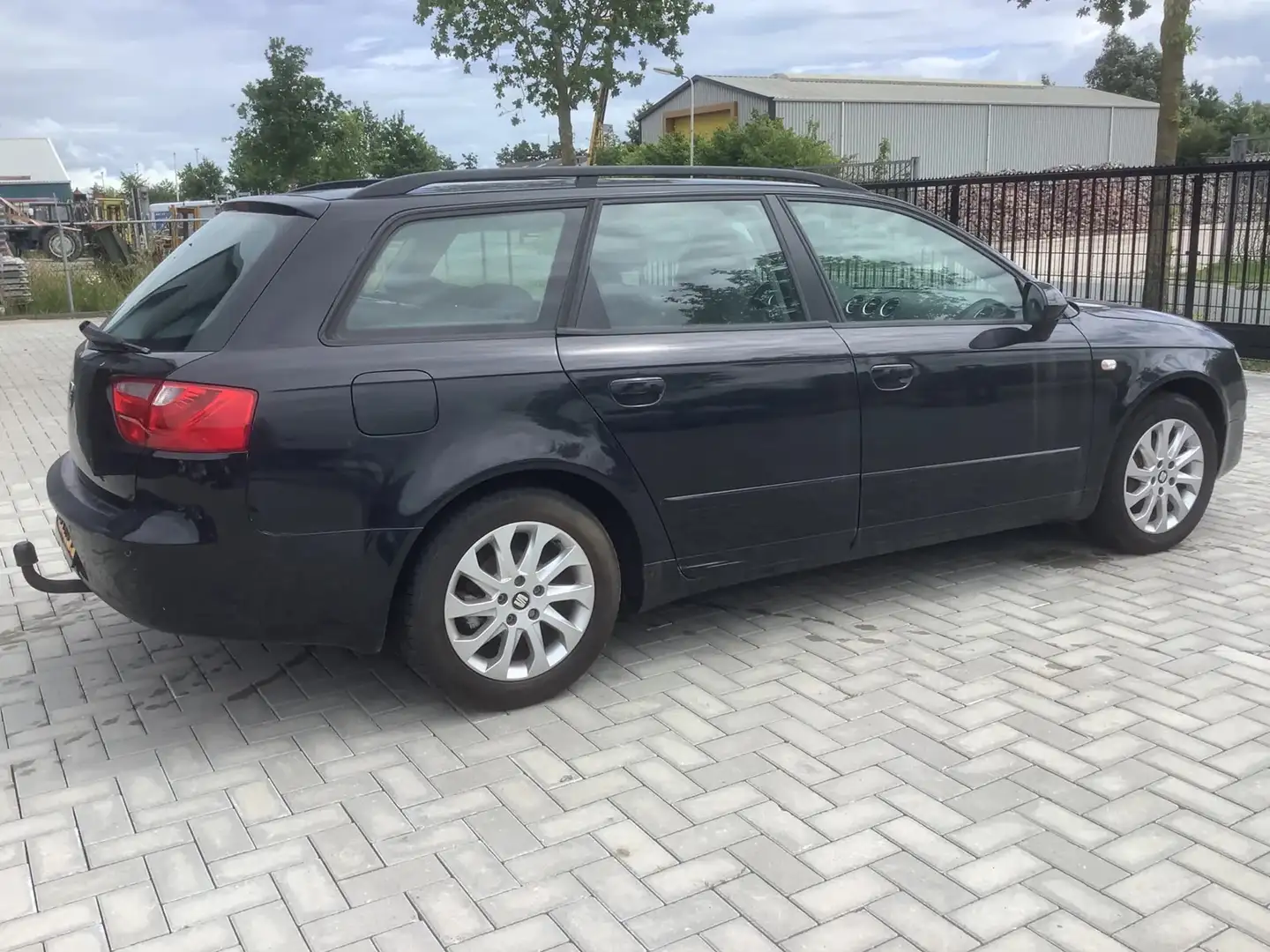 SEAT Exeo 1.8 TSI Comfort Edition Noir - 2