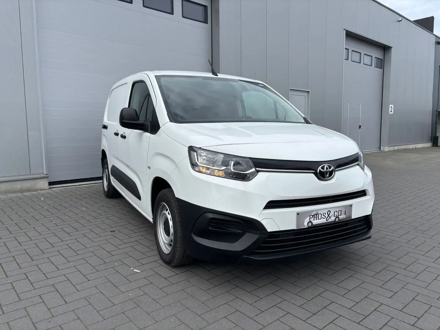 Toyota Proace City / FAIBLE KM/CLIM/ BLUETOOTH/ GARANTIE CONSTRUCTEUR Blanc - 1