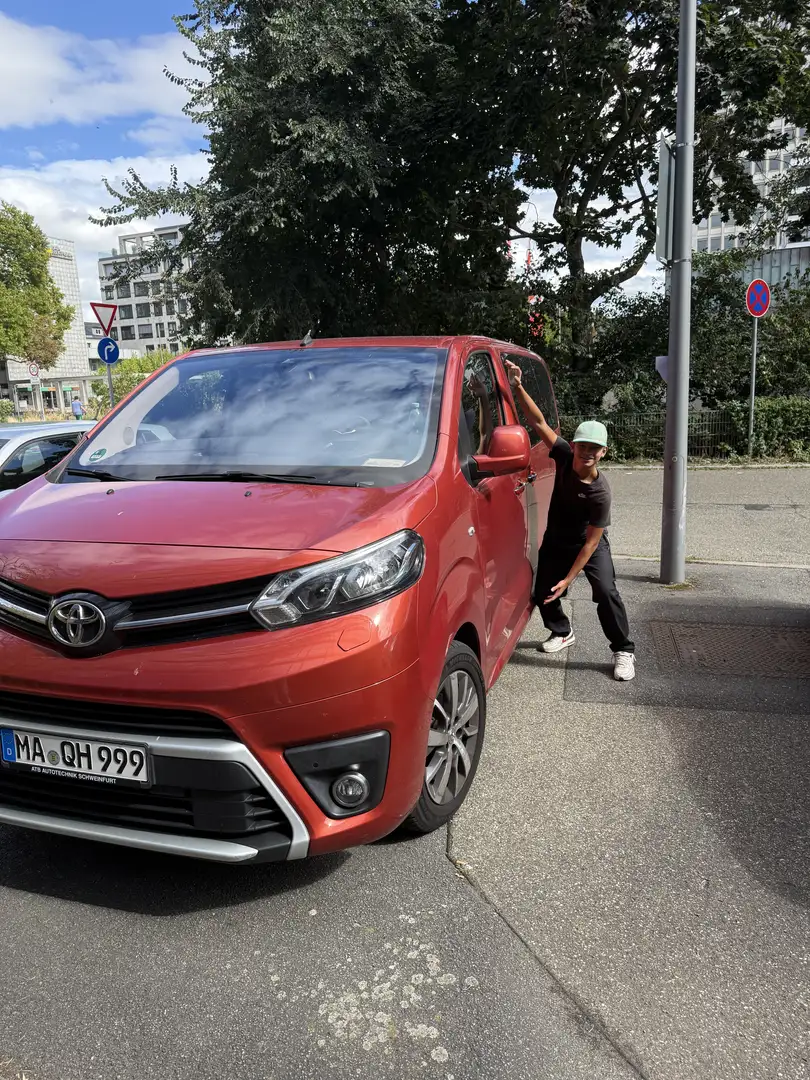 Toyota Proace 2,0-l-D-4D L2 (8-Si.) Autm. Verso Family - 1