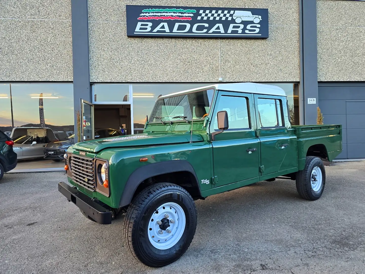 Land Rover Defender DEFENDER 130 TD5 CREW CAB RESTAURATO BY BADCARS Grün - 1