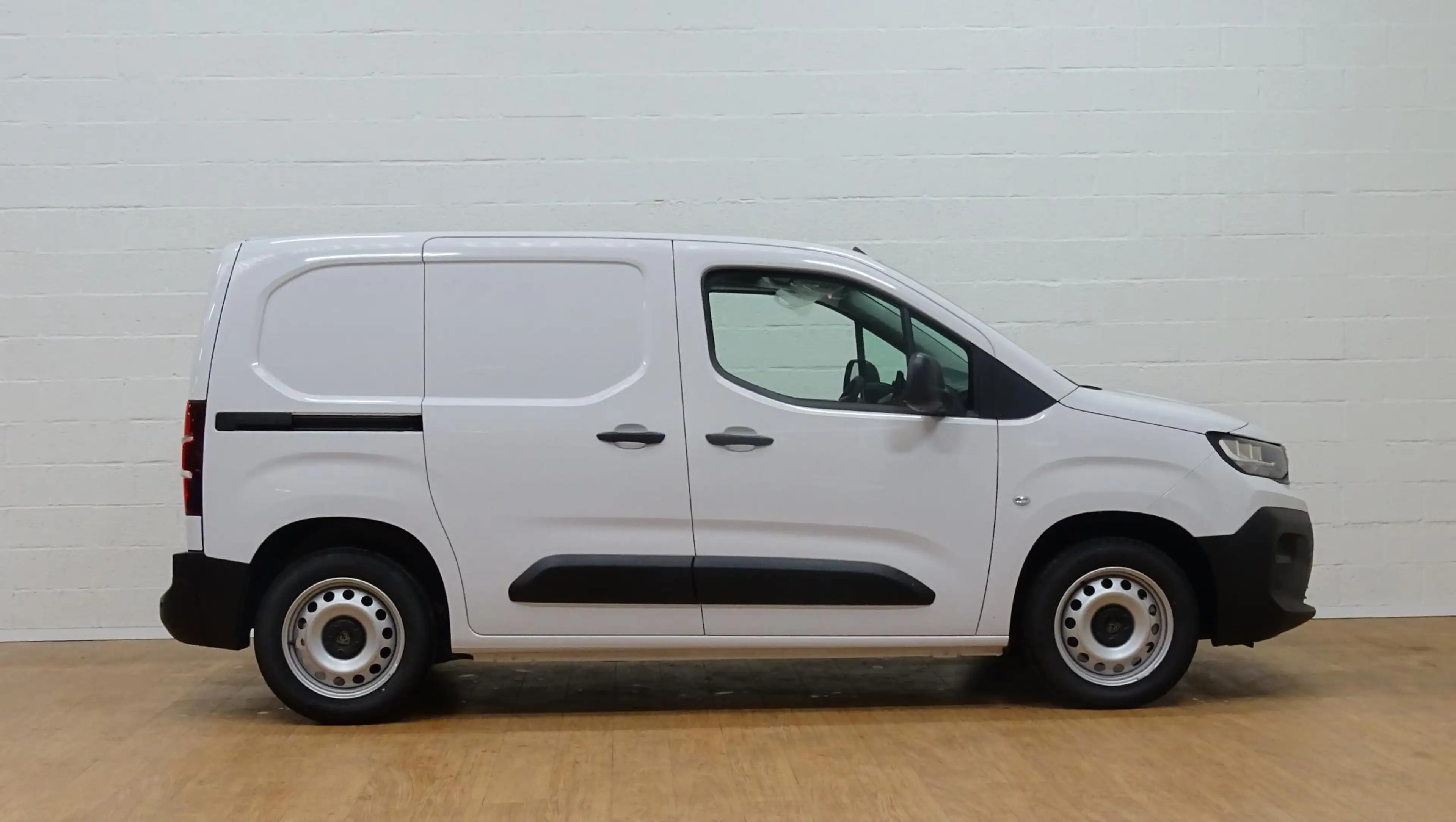 Peugeot Partner 1.5 BlueHDi L1 Light 96kW s/s EAT8 — photo 8