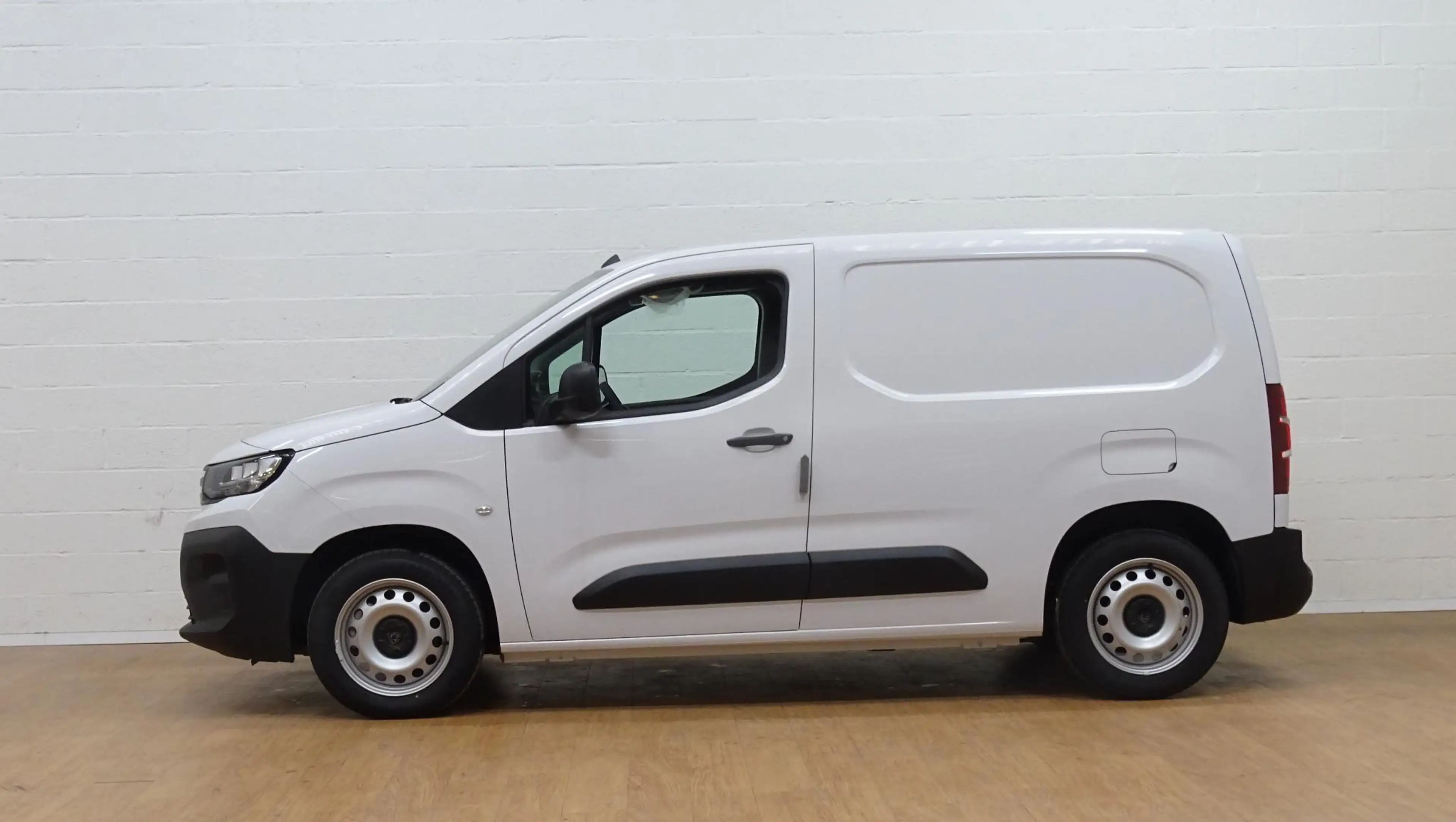 Peugeot Partner 1.5 BlueHDi L1 Light 96kW s/s EAT8 — photo 7