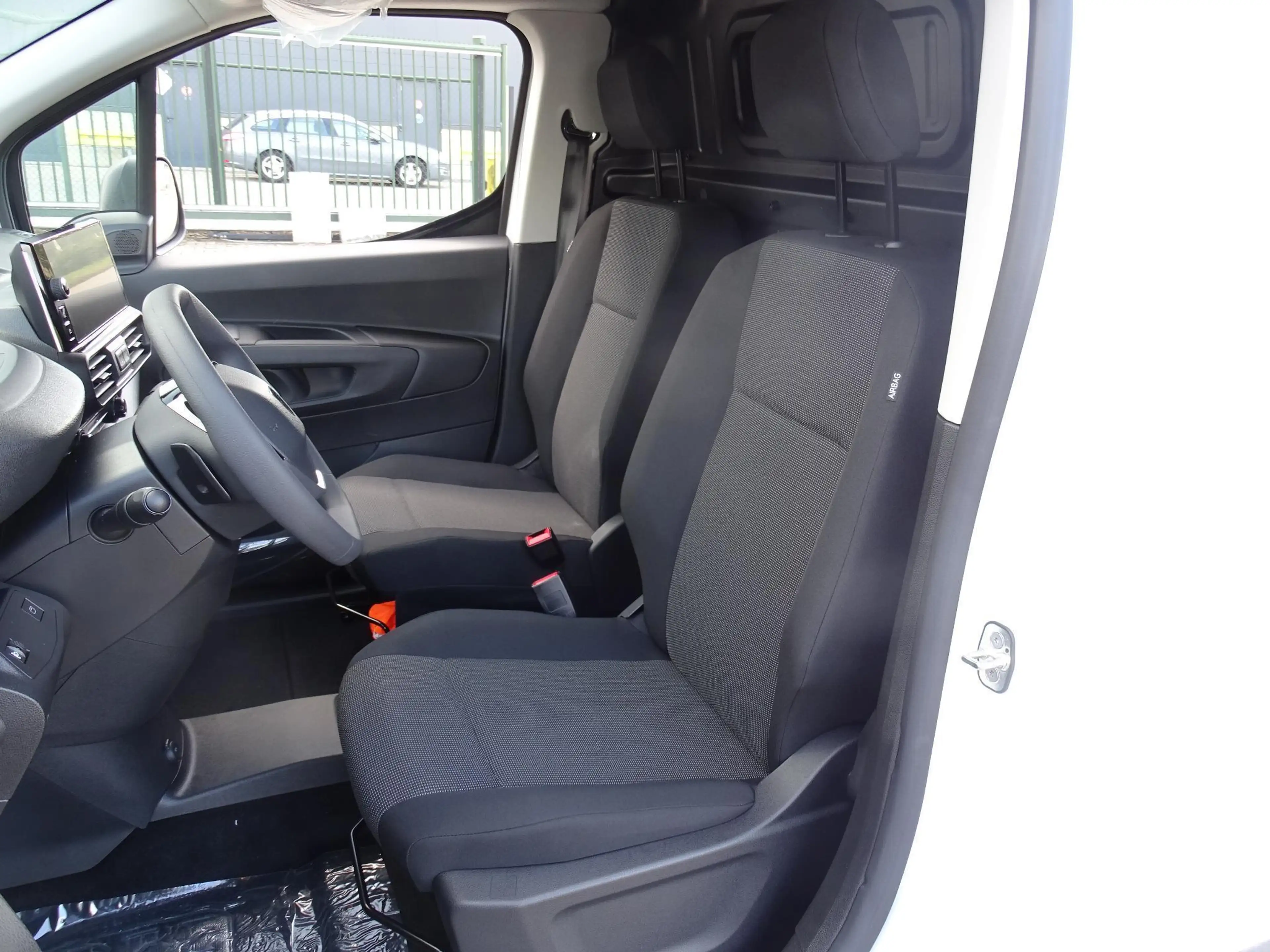 Peugeot Partner 1.5 BlueHDi L1 Light 96kW s/s EAT8 — photo 11