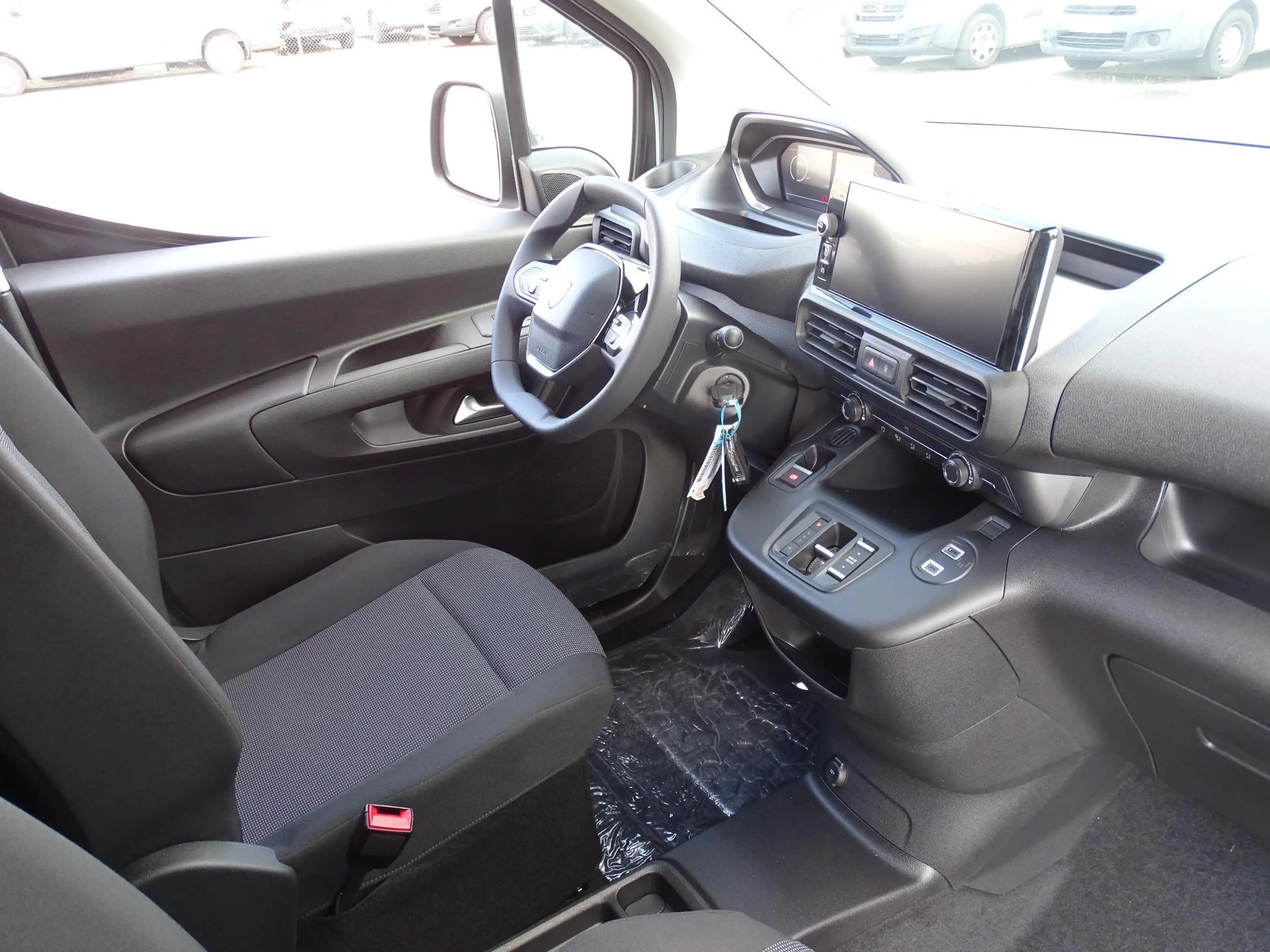 Peugeot Partner 1.5 BlueHDi L1 Light 96kW s/s EAT8 — photo 14
