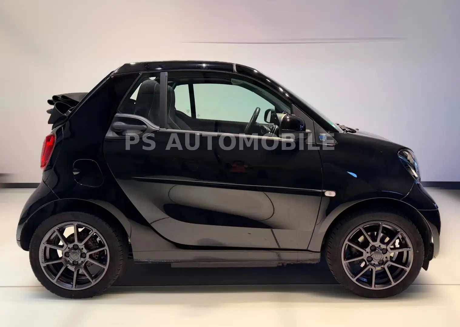 smart forTwo cabrio EQ*KLIMA*PDC*DAB+*BRABUS*1.HD Noir - 1