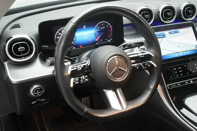 Mercedes-Benz 220 view 8