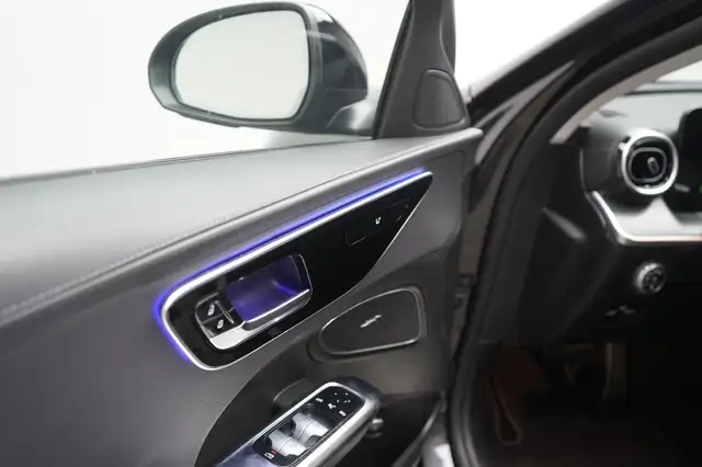 Mercedes-Benz 220 view 17