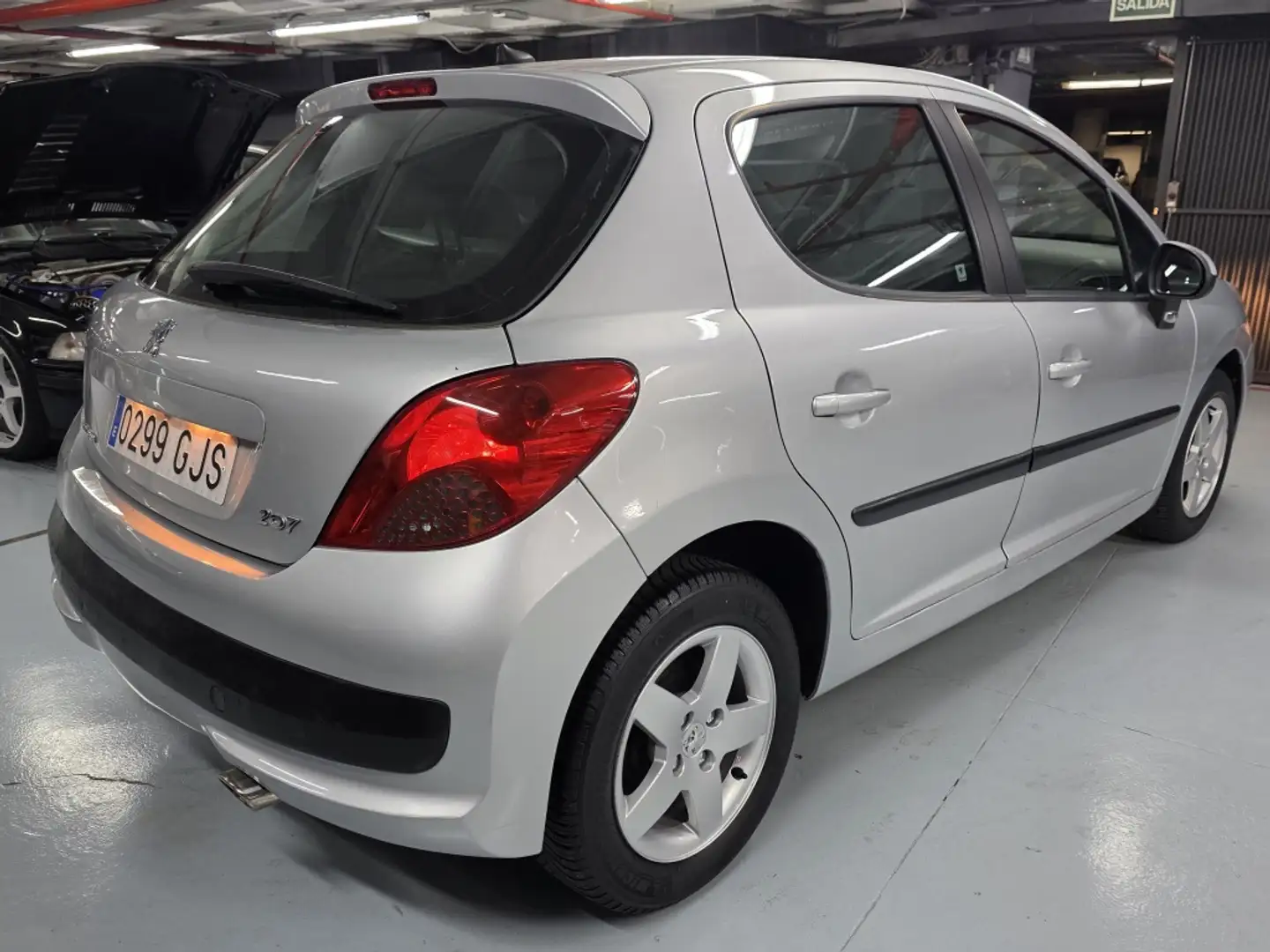 Peugeot 207 1.4 VTi 16v Confort - 2