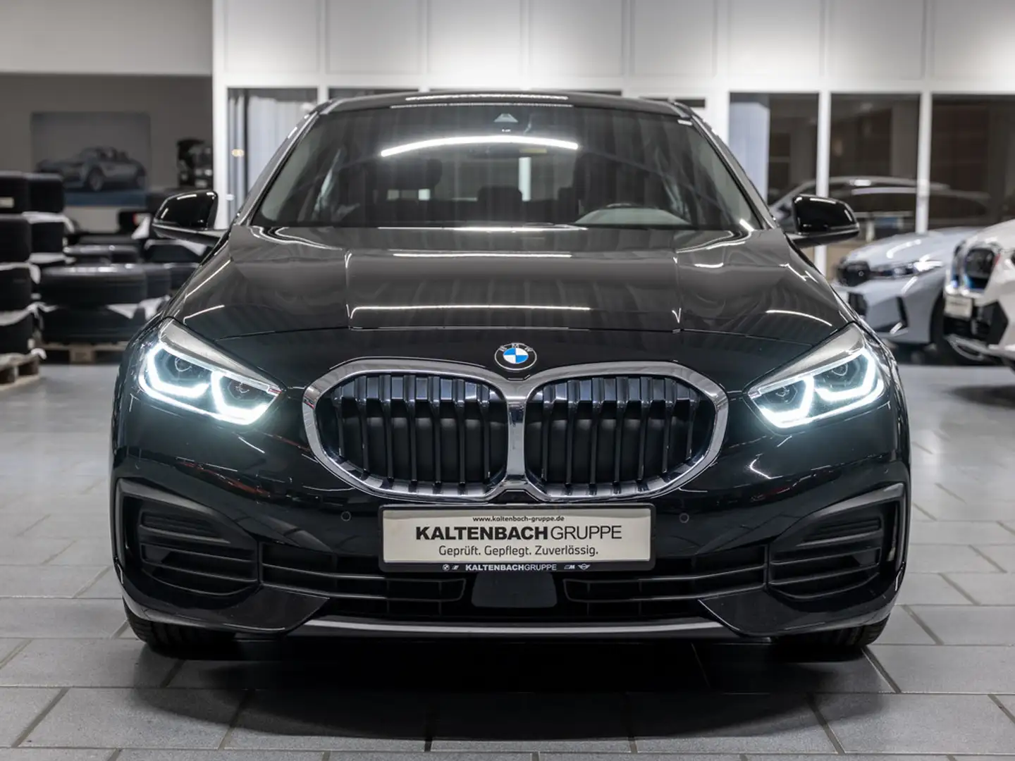 BMW 118 i Advantage LED W-LAN NAVI SITZHEIZUNG PDC Schwarz - 2