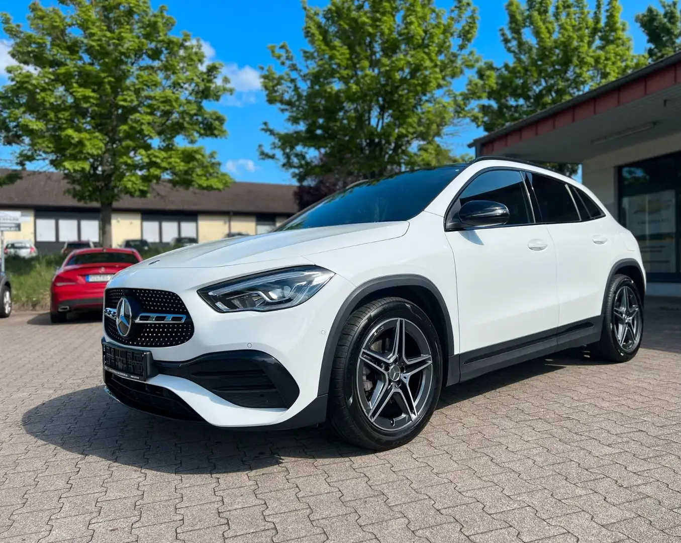 Mercedes-Benz GLA 200 AMG Line Night-Paket Pano 2.Hd MBUX . Blanc - 1