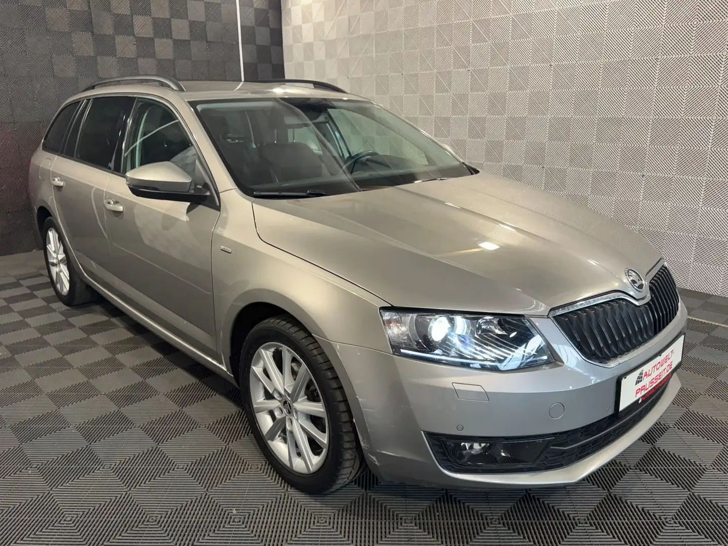 Skoda Octavia Combi*JOY*BOLERO-BI XEN-NAVI-APPLE-DAB Beige - 1