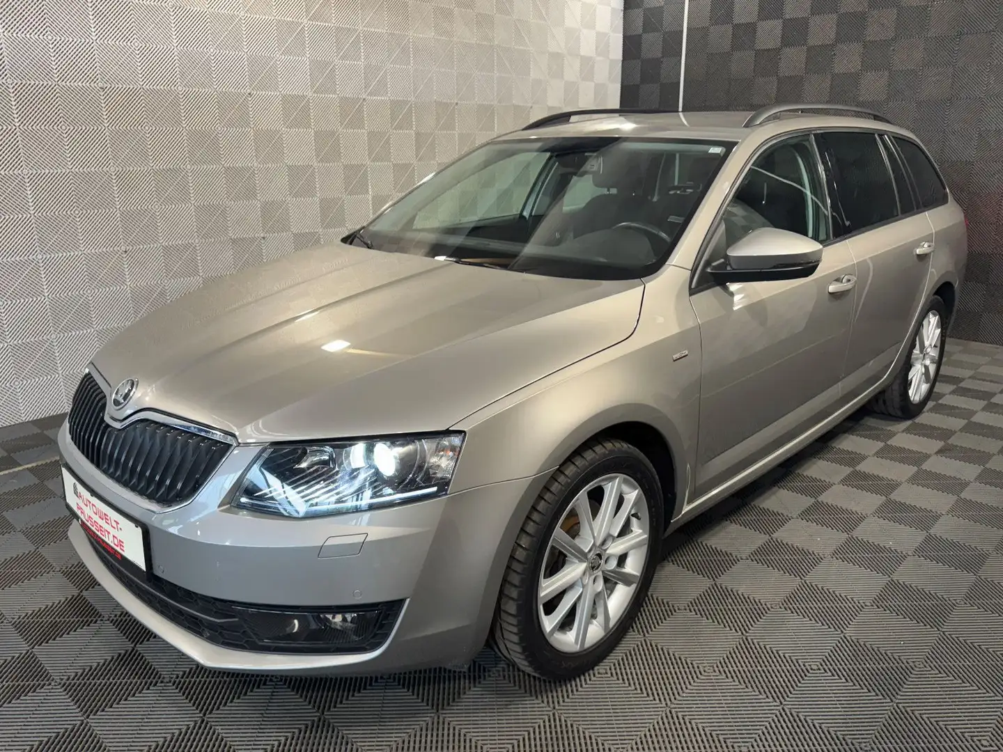 Skoda Octavia Combi*JOY*BOLERO-BI XEN-NAVI-APPLE-DAB Beige - 2