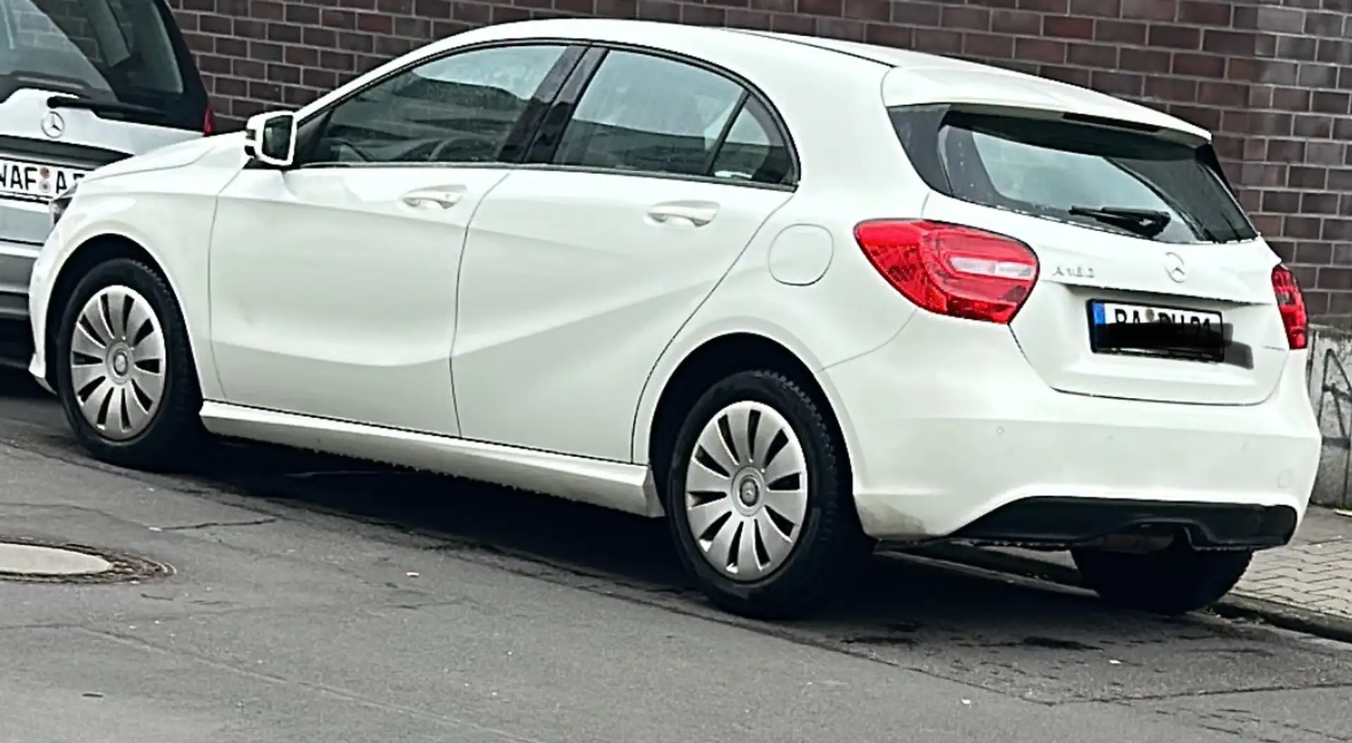 Mercedes-Benz A 180 (BlueEFFICIENCY) - 2