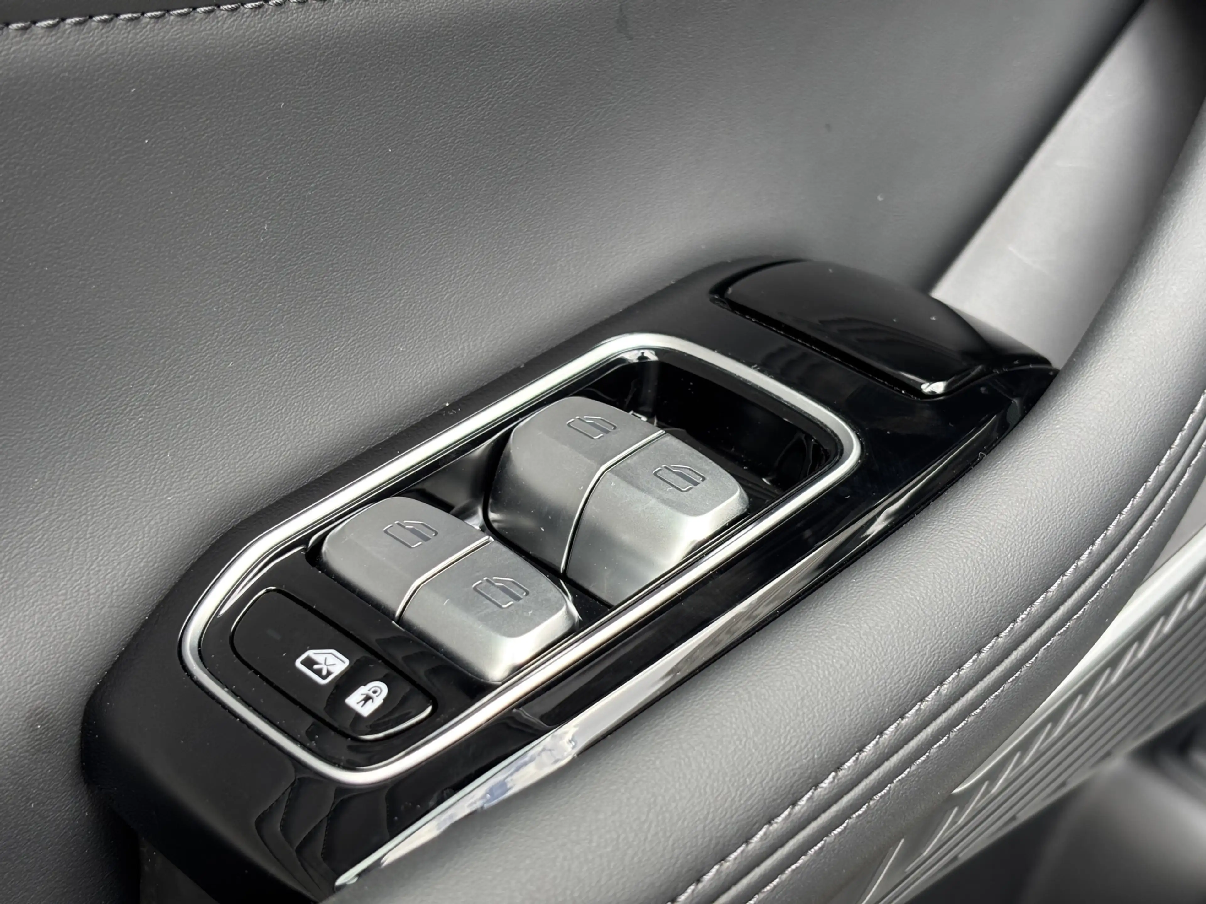 Omoda 9 Premium Black Pack Plug-In Hybride Automaat met 11 — photo 6