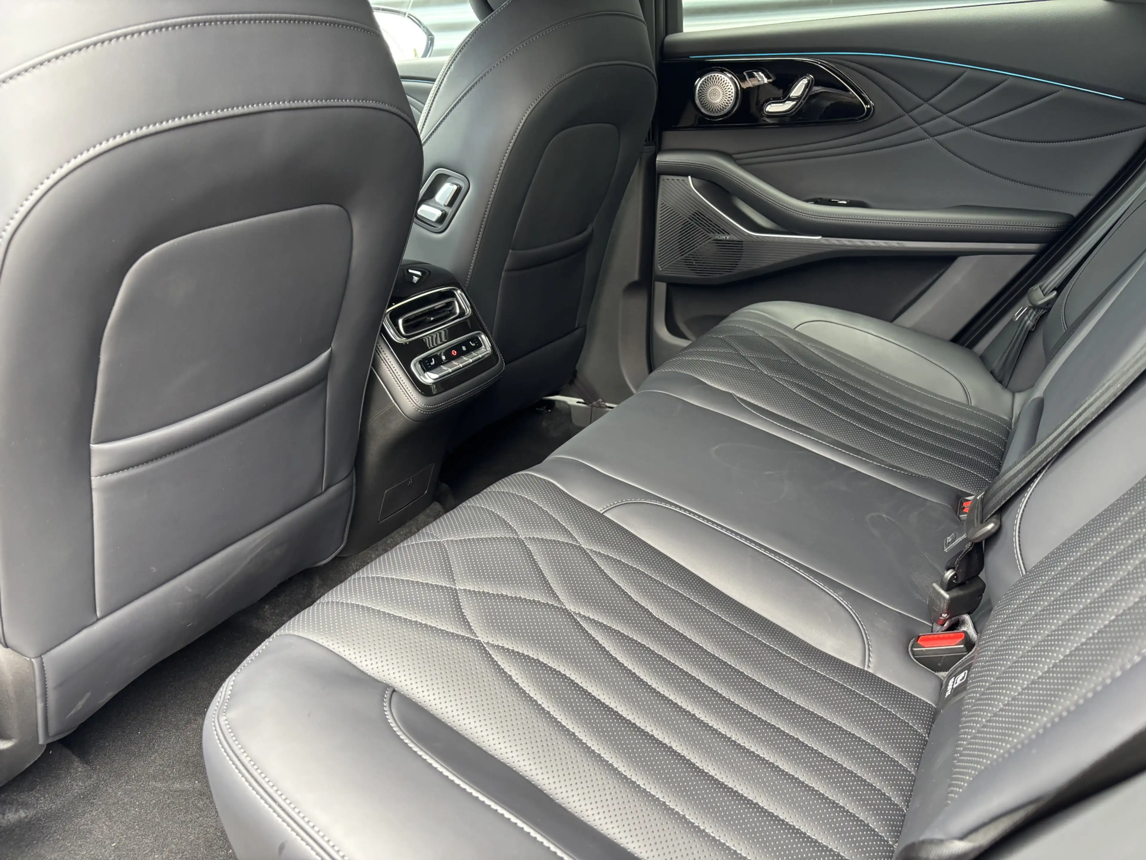 Omoda 9 Premium Black Pack Plug-In Hybride Automaat met 11 — photo 15
