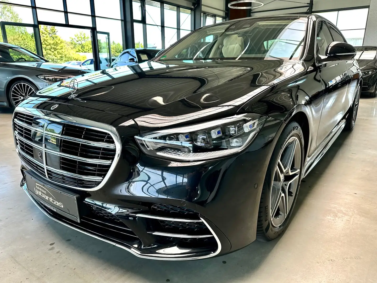 Mercedes-Benz S 400 d 4M AMG L DISTRONIC+ Memory NP185.000 Pano 3D Dis Schwarz - 1