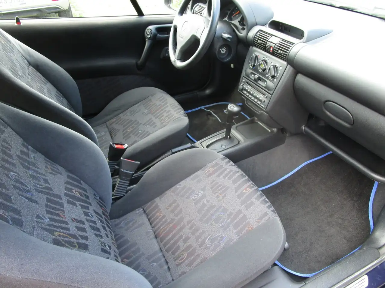 Opel Tigra 1.4 16V Automatik mit nur 41.900 Kilometer, foto 8
